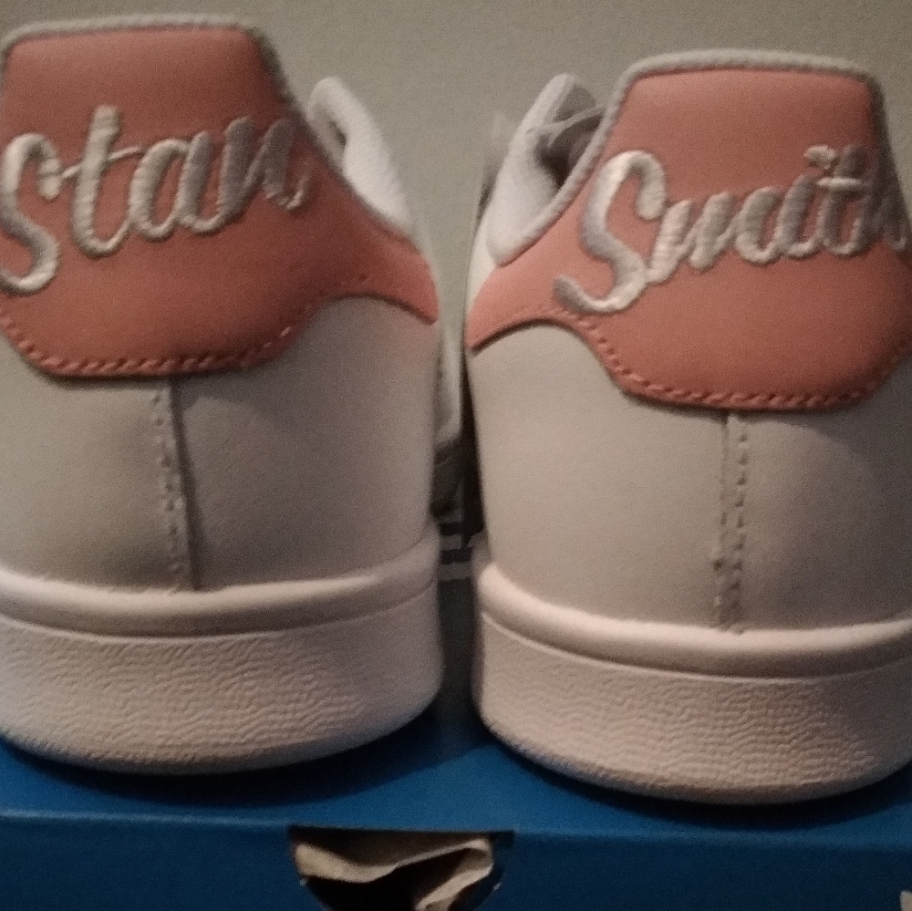 Stan Smith Script BNIB, Size US7.5 unisex